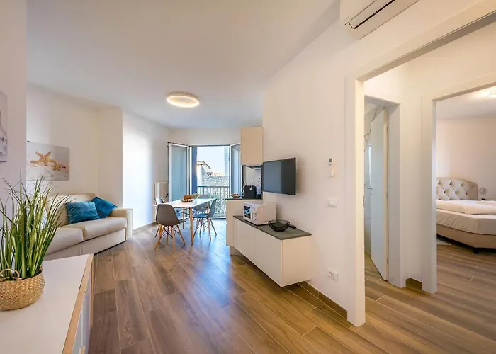 Levante For A Luxury - Front