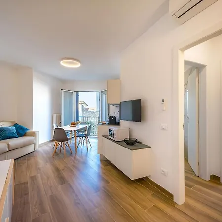 Levante For A Luxury - Front