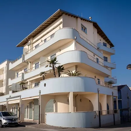 Levante For A Luxury - Front